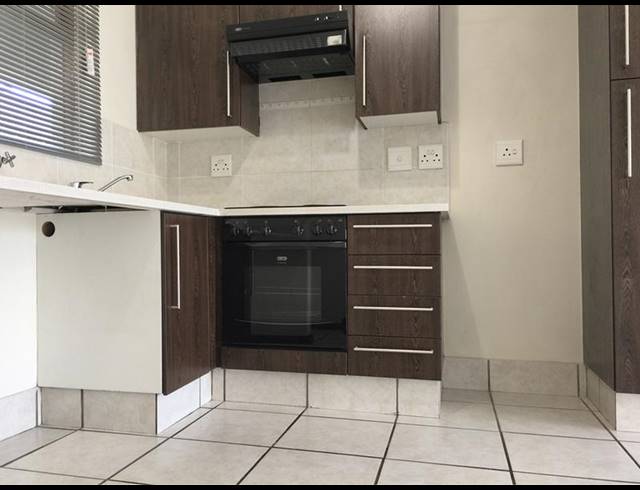 1 BEDROOM PROPERTY TO RENT IN LONEHILL